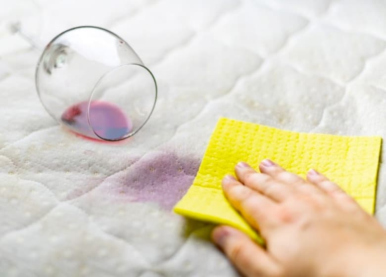 Comment enlever des taches sur son matelas?