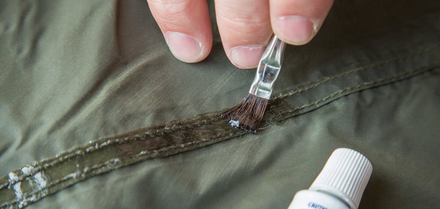 Comment imperméabiliser des coutures et des revêtements d'une tente de camping?